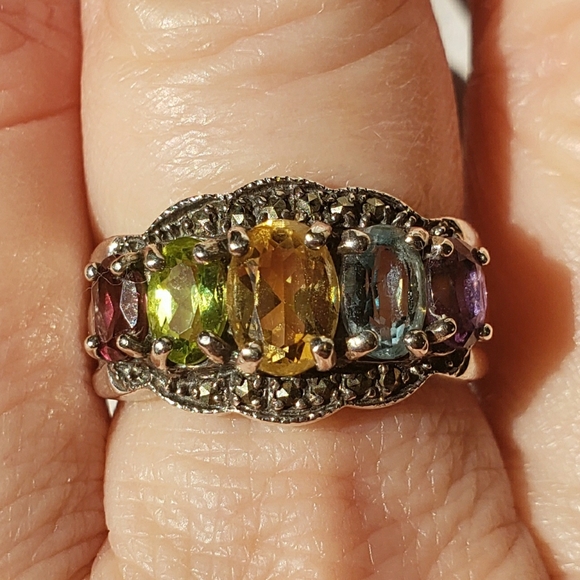 Oval Gemstone & Marcasite Ring - Picture 4 of 12